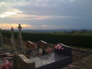 Friedhof mit Aussicht bei Saint Julien Sur Dheune